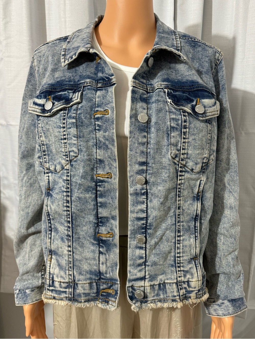Cool Simply Vera size L blue denim button up unfinished hem Jean jacket